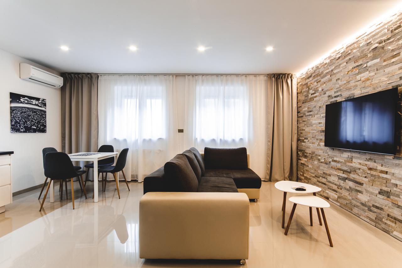 Silesia Residence Ostrava Exterior foto A living room with a television