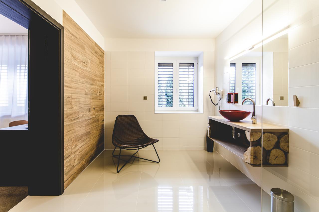 Silesia Residence Ostrava Exterior foto Bathroom
